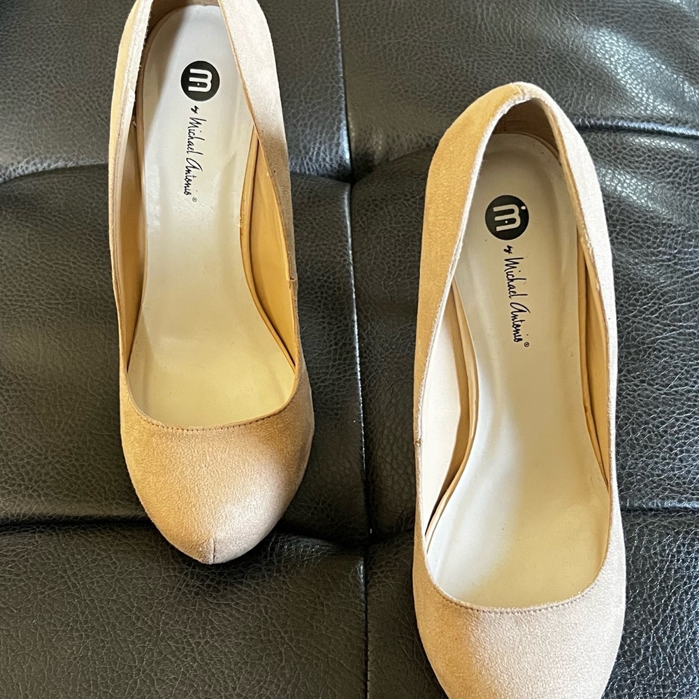 Michael Antonio Women's Tan Pumps